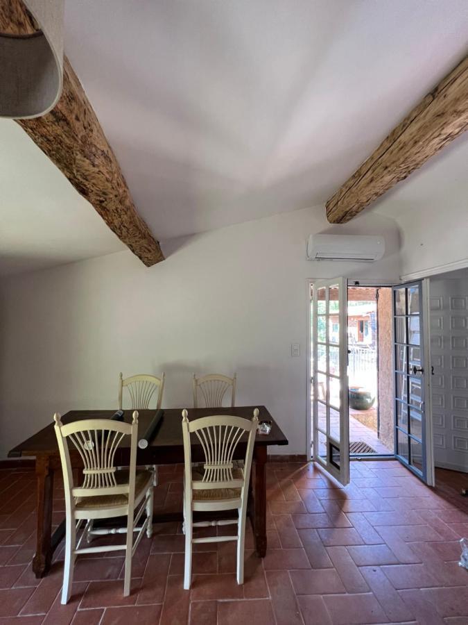 Charmant Appartement Independant Au Sein D'Un Mas Provencal Aups Esterno foto